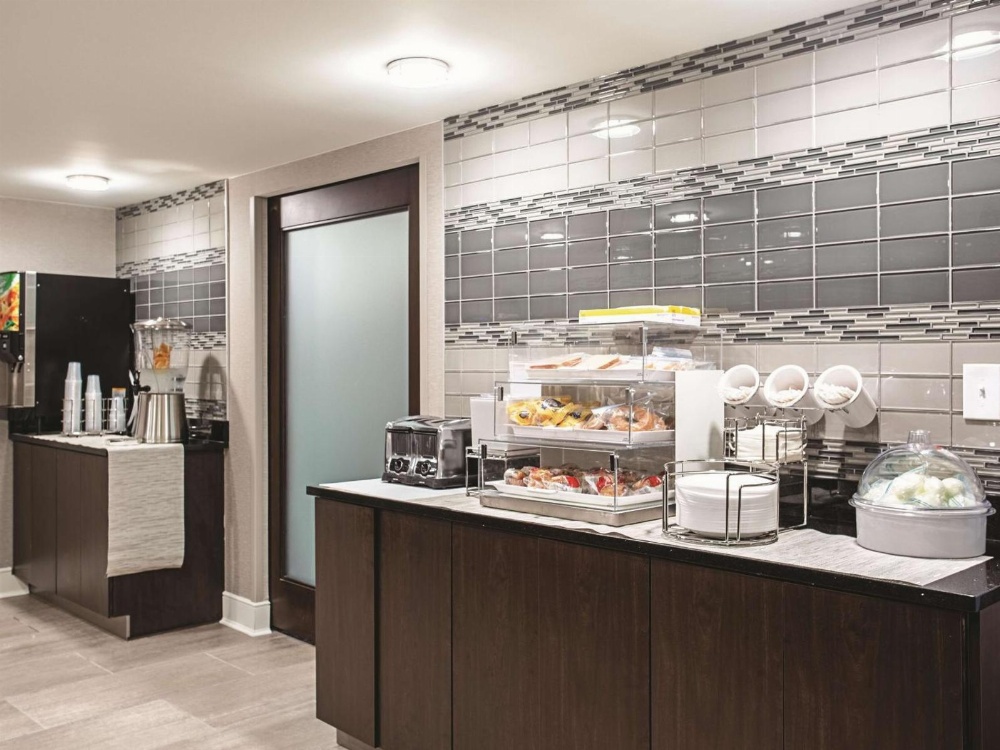 La Quinta Inn & Suites by Wyndham Baltimore N/White Marsh
